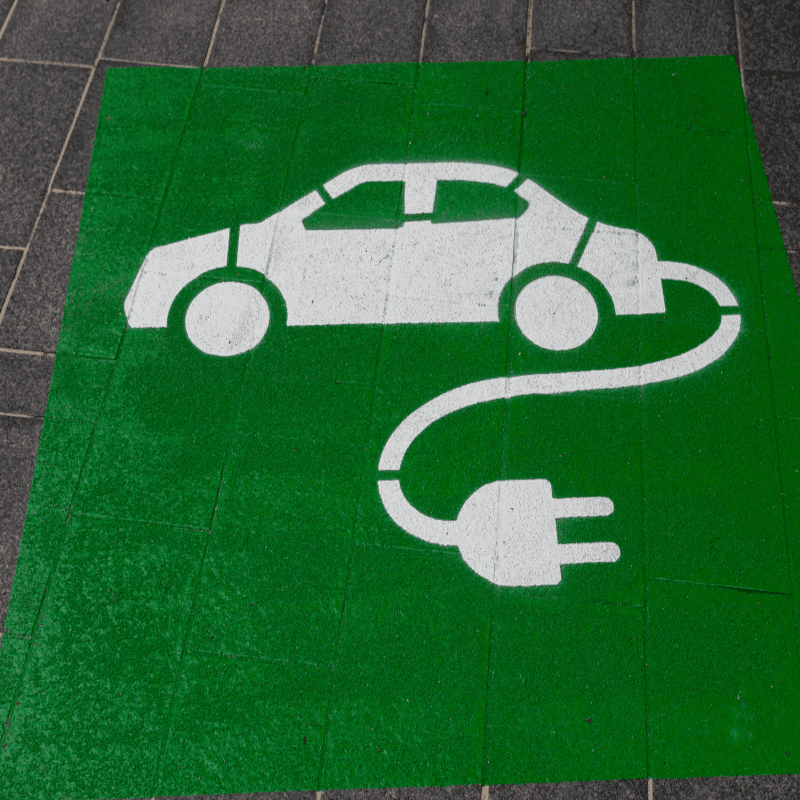 Plaza de parking de coche eléctrico